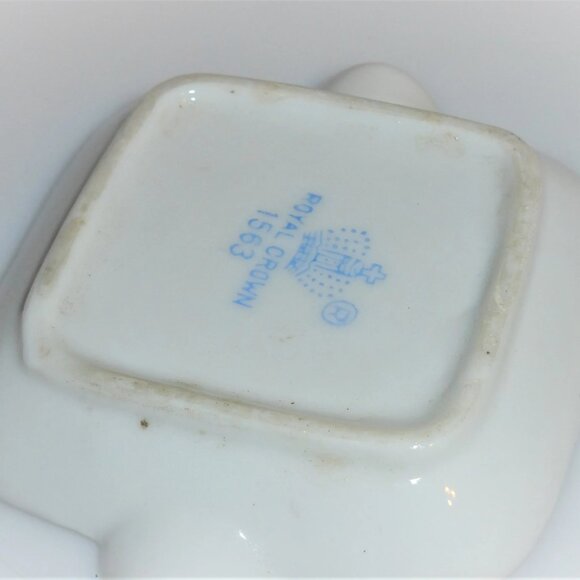 DAINTY Royal Crown ASHTRAY Boudoir Antique Ashtray Ceramic Ashtray Dresser Set - Picture 5 of 6